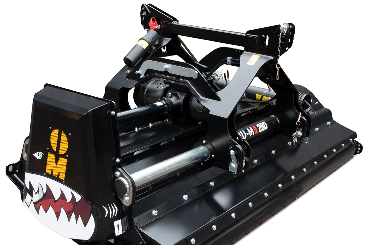 Robuster Front- Heckanbau mit hydraulischer Seitenverschiebung(56 cm Verschiebeweg).